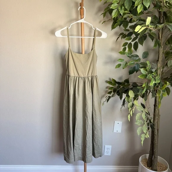 Old Navy Fit & Flare Combination Midi Dress in Light Green Women’s Size Medium - Picture 2 of 7